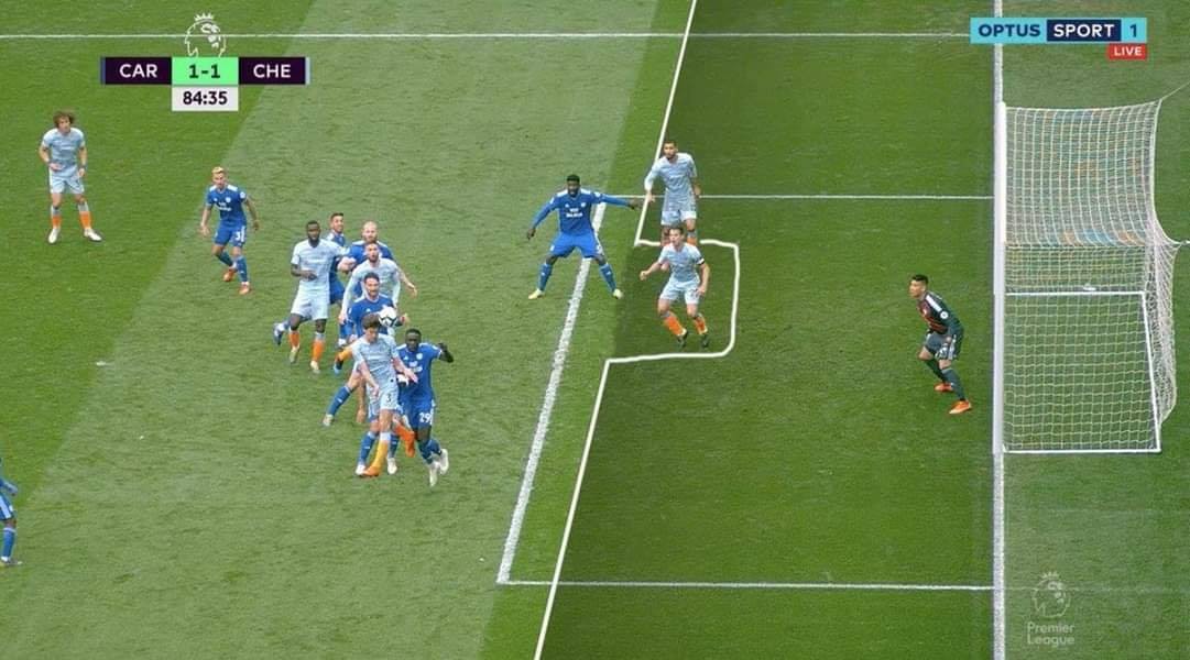 Văn Hậu sang Đức chơi bóng, SLNA hợp tác đào tạo với Barcelona và những