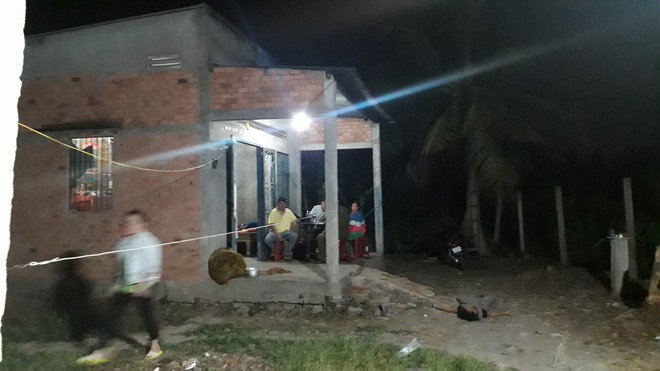 Con gái lạnh lùng dùng dao đâm chết mẹ ruột - Ảnh 2.
