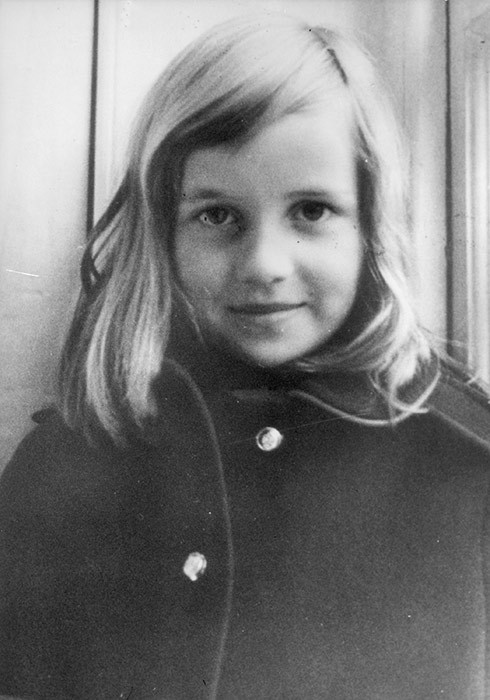 Ngược dòng thời gian để ngắm nhìn vẻ xinh xắn đáng yêu của các tiểu công chúa, tiểu hoàng tử Hoàng gia Anh ở tuổi lên 5 - Ảnh 7.