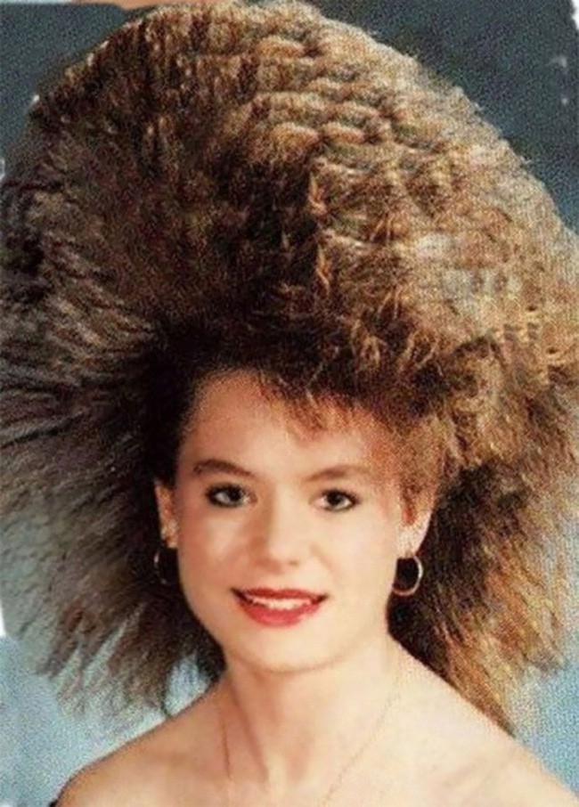 Kiểu tóc nữ thập niên 80 là biểu tượng của sự phóng khoáng và hiện đại. Xem hình ảnh về kiểu tóc đình đám này để cập nhật thêm các xu hướng thời trang của thập niên 80!