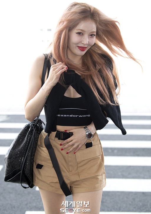 M&agrave;n đọ sắc gay cấn của d&agrave;n mỹ nh&acirc;n H&agrave;n: Black Pink si&ecirc;u xinh, nhưng Hyuna lại chiếm spotlight v&igrave; gương mặt đơ cứng - Ảnh 13.