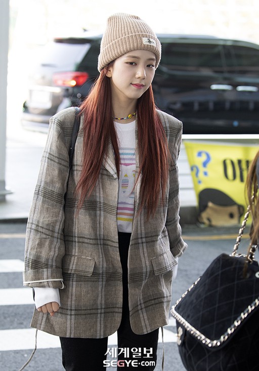M&agrave;n đọ sắc gay cấn của d&agrave;n mỹ nh&acirc;n H&agrave;n: Black Pink si&ecirc;u xinh, nhưng Hyuna lại chiếm spotlight v&igrave; gương mặt đơ cứng - Ảnh 10.