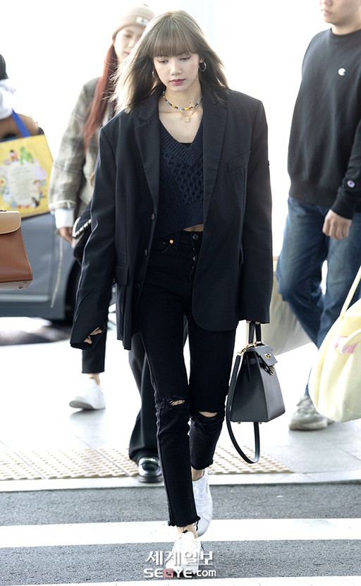 M&agrave;n đọ sắc gay cấn của d&agrave;n mỹ nh&acirc;n H&agrave;n: Black Pink si&ecirc;u xinh, nhưng Hyuna lại chiếm spotlight v&igrave; gương mặt đơ cứng - Ảnh 5.