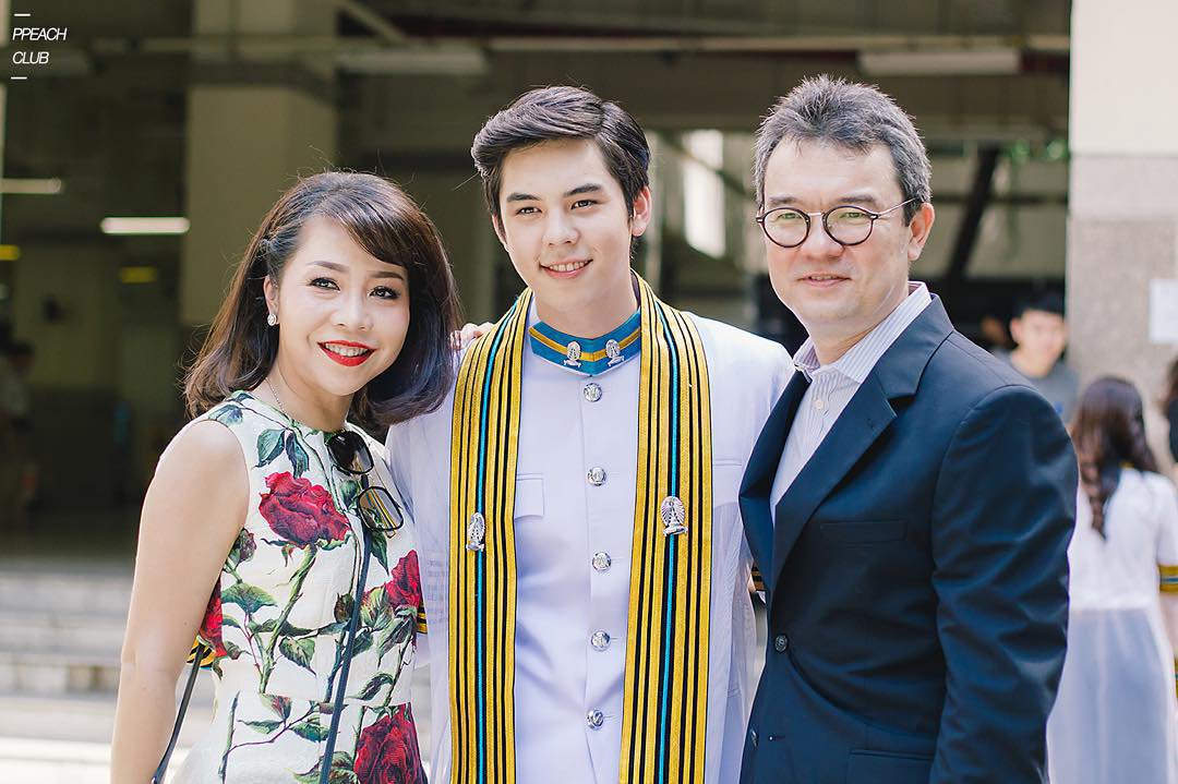 Những b&agrave; mẹ vừa nổi tiếng vừa gi&agrave;u c&oacute; của sao Th&aacute;i: Mẹ t&agrave;i tử Friendzone g&acirc;y bất ngờ, nhưng chưa bằng người cuối - Ảnh 5.