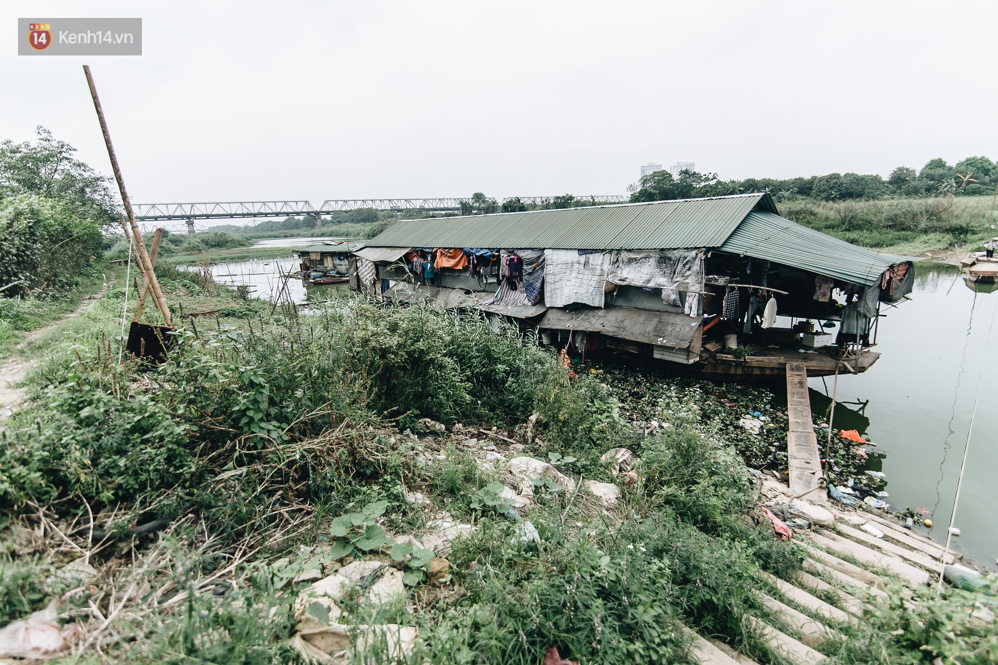 Cuộc sống lênh đênh trên thuyền của người lao động nhập cư ở Hà Nội: Chả có gì khó khăn, đông vui là chính - Ảnh 3.