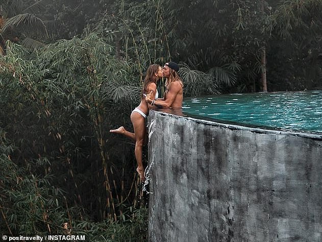 Đăng ảnh hôn nhau trên bể bơi vô cực đảo Bali, cặp đôi trai xinh ...