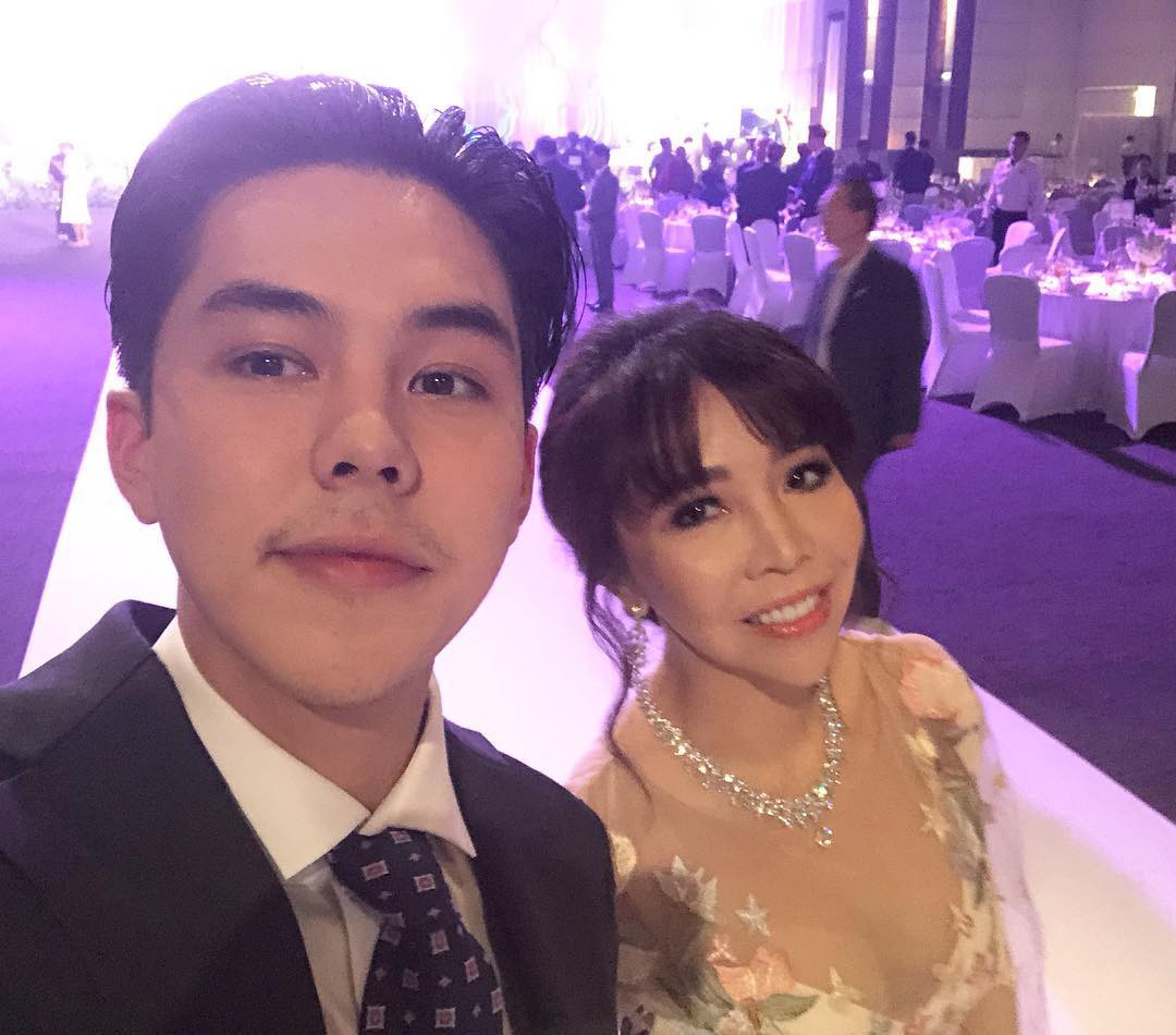 Những b&agrave; mẹ vừa nổi tiếng vừa gi&agrave;u c&oacute; của sao Th&aacute;i: Mẹ t&agrave;i tử Friendzone g&acirc;y bất ngờ, nhưng chưa bằng người cuối - Ảnh 8.