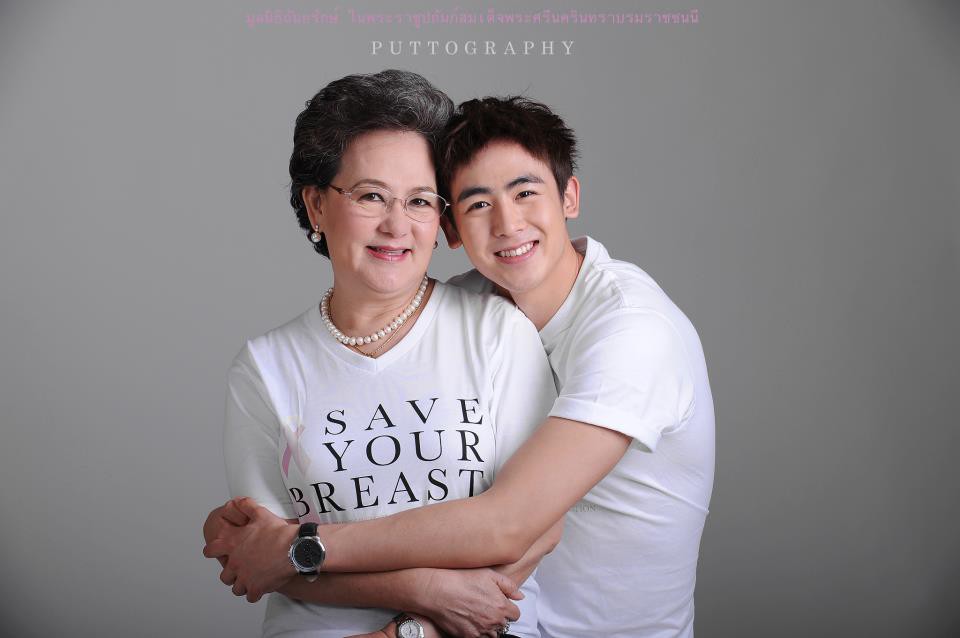 Những b&agrave; mẹ vừa nổi tiếng vừa gi&agrave;u c&oacute; của sao Th&aacute;i: Mẹ t&agrave;i tử Friendzone g&acirc;y bất ngờ, nhưng chưa bằng người cuối - Ảnh 11.