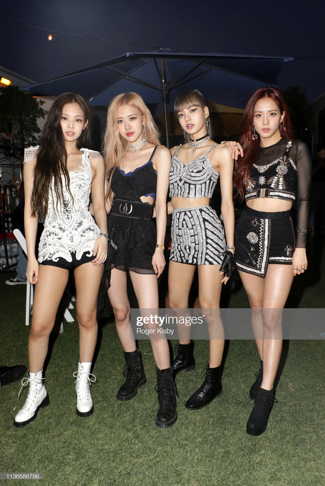 Dàn sao nổi tiếng thế giới quy tụ tại Coachella 2019: Selena đụng độ Hailey Bieber, Black Pink quá nổi giữa dàn sao - Ảnh 5.