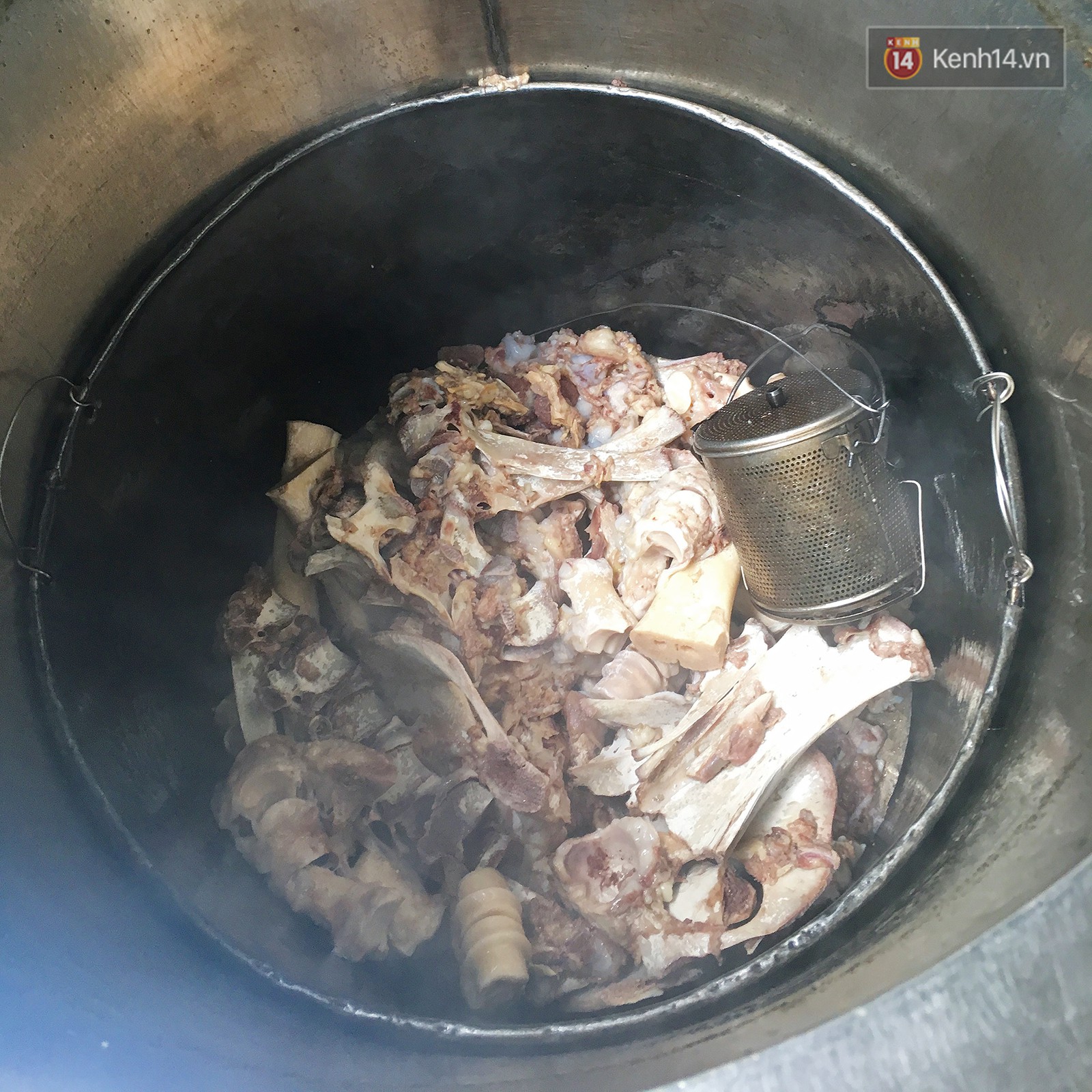 Hết m&oacute;n bốc mả đến h&agrave;i cốt, ẩm thực Việt chẳng bao giờ hết phong ph&uacute; - Ảnh 1.