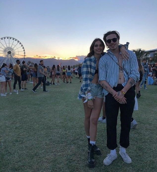 Dàn sao nổi tiếng thế giới quy tụ tại Coachella 2019: Selena đụng độ Hailey Bieber, Black Pink quá nổi giữa dàn sao - Ảnh 6.