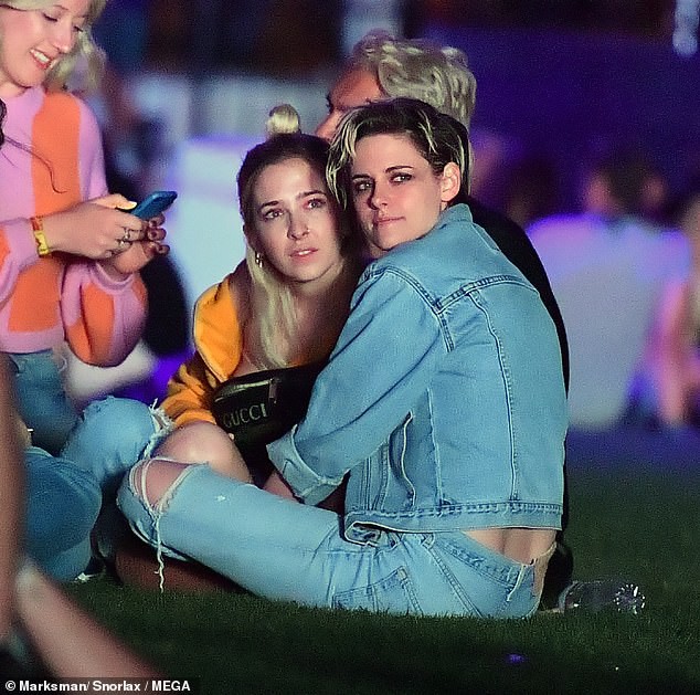 Dàn sao nổi tiếng thế giới quy tụ tại Coachella 2019: Selena đụng độ Hailey Bieber, Black Pink quá nổi giữa dàn sao - Ảnh 7.