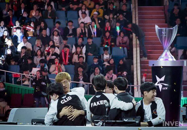 Đánh bại Griffin 3 trắng, SKT T1 chính thức vô địch LCK xuân 2019, giành quyền sang Việt Nam dự MSI - Ảnh 3.