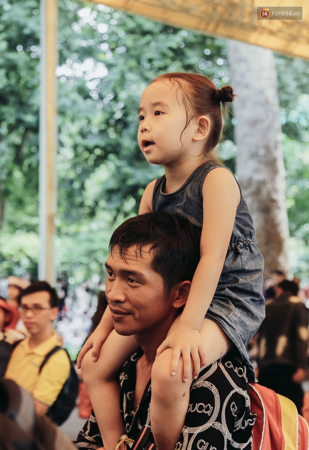 Hàng ngàn người đổ về khu vui chơi ở Sài Gòn trốn nắng nóng gần 40 độ trong ngày nghỉ lễ - Ảnh 4. Hàng ngàn người đổ về khu vui chơi ở Sài Gòn trốn nắng nóng gần 40 độ trong ngày nghỉ lễ - Ảnh 4.