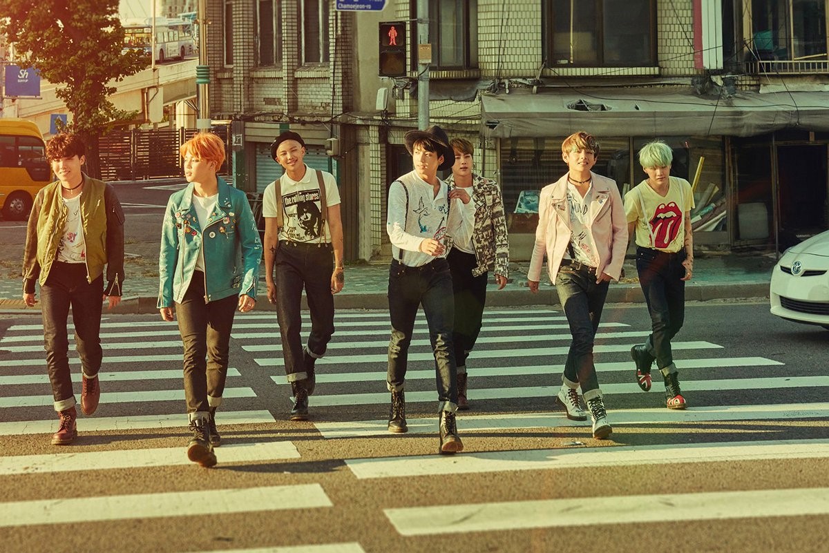 Từ IDOL cho đến Boy With Luv: Vì sao vũ trụ âm nhạc của BTS vẫn kiên trì đi ngược với thị hiếu khán giả Âu Mỹ? - Ảnh 4. Từ IDOL cho đến Boy With Luv: Vì sao vũ trụ âm nhạc của BTS vẫn kiên trì đi ngược với thị hiếu khán giả Âu Mỹ? - Ảnh 4.