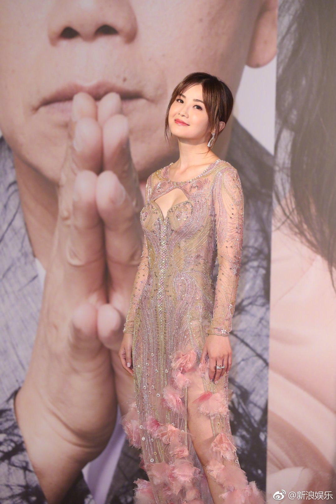 Dù có trượt Ảnh Hậu Kim Tượng, Thái Trác Nghiên vẫn leo thẳng hot search vì chặt đẹp Song Hye Kyo - Ảnh 3. Dù có trượt Ảnh Hậu Kim Tượng, Thái Trác Nghiên vẫn leo thẳng hot search vì chặt đẹp Song Hye Kyo - Ảnh 3.