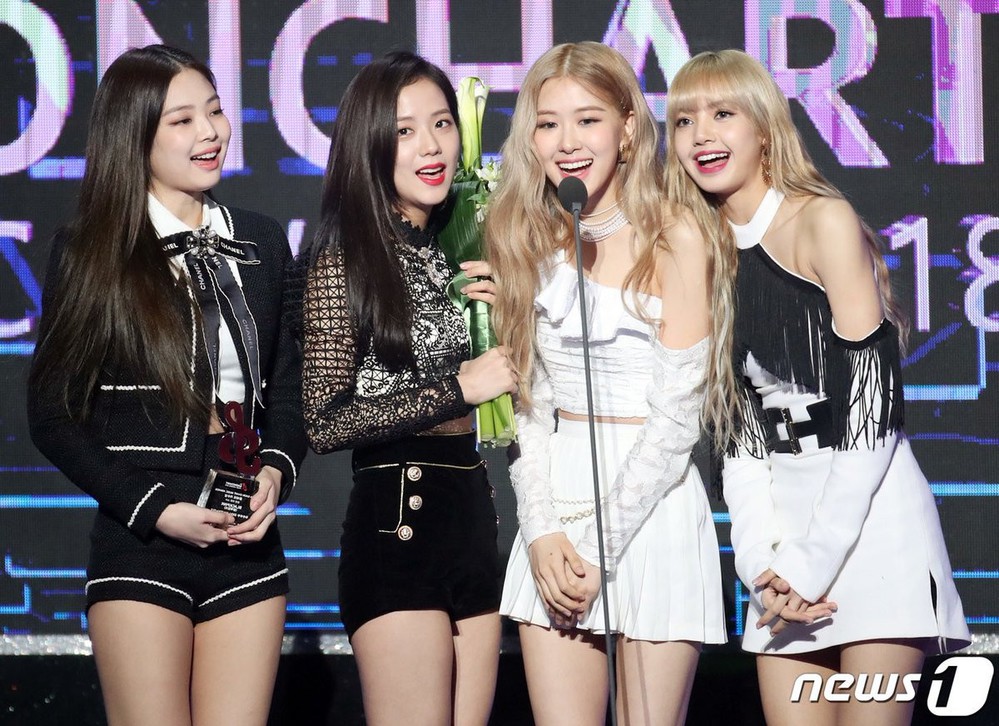 Từ chuỗi thành tích của BTS, BLACKPINK còn lép vế điều gì trước đàn anh để được coi là “nhóm nhạc toàn cầu”? - Ảnh 3. Từ chuỗi thành tích của BTS, BLACKPINK còn lép vế điều gì trước đàn anh để được coi là “nhóm nhạc toàn cầu”? - Ảnh 3.