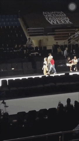 Xem clip Minh Hằng nh&agrave;o lộn xuất sắc thế n&agrave;y l&uacute;c tập luyện, d&acirc;n mạng thốt l&ecirc;n: Học t&agrave;i thi phận  - Ảnh 2.