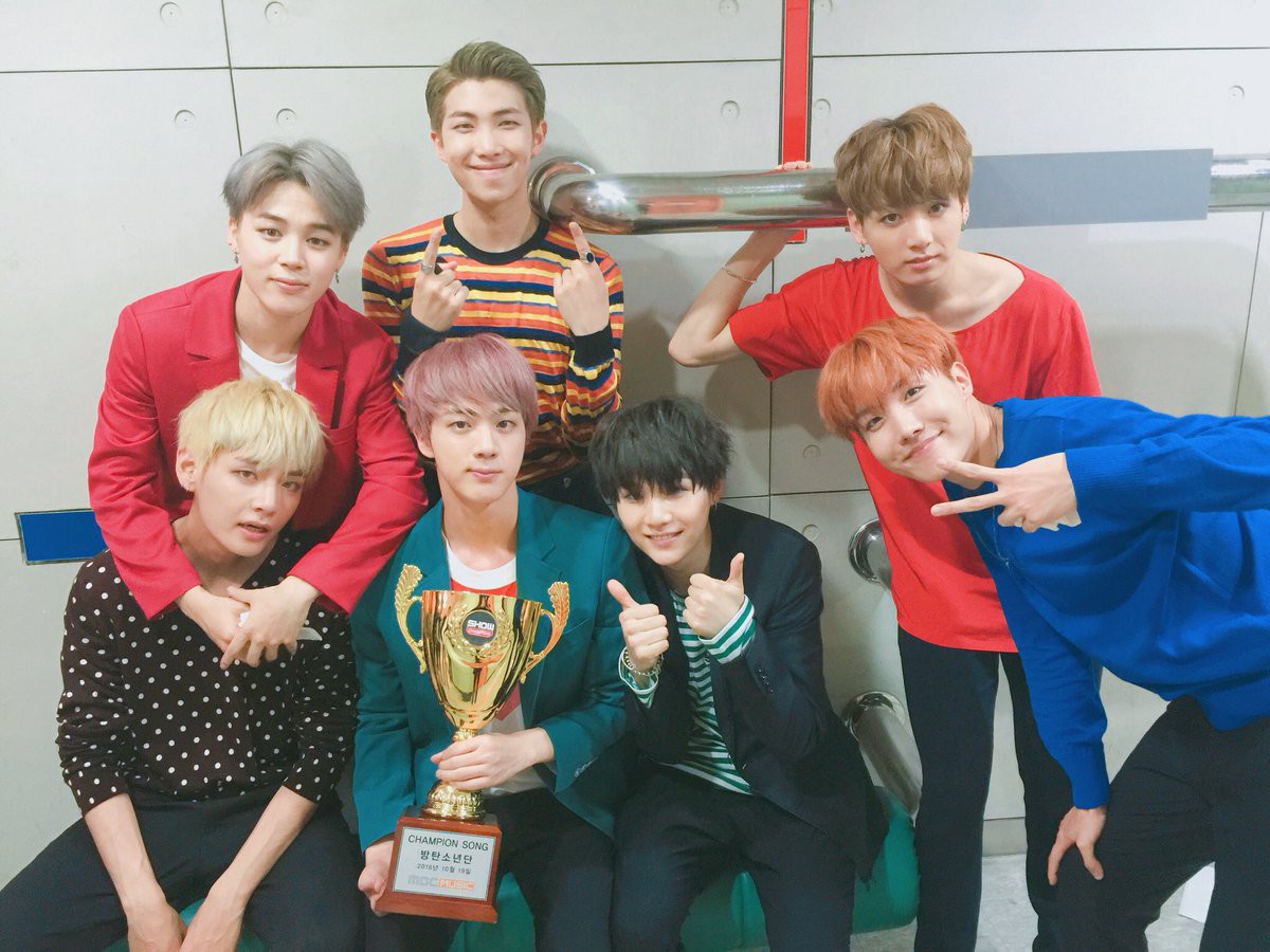 Chậm chân hơn BLACKPINK nhưng BTS vẫn là nhóm nam Kpop đầu tiên có thành tích này - Ảnh 2. Chậm chân hơn BLACKPINK nhưng BTS vẫn là nhóm nam Kpop đầu tiên có thành tích này - Ảnh 2.
