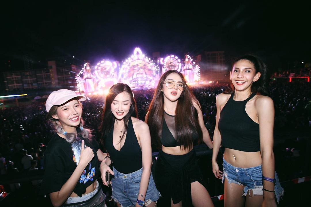 Dàn trai xinh gái đẹp hội tụ ở Songkran, nhìn thôi cũng biết lễ hội hot cỡ nào - Ảnh 4. Dàn trai xinh gái đẹp hội tụ ở Songkran, nhìn thôi cũng biết lễ hội hot cỡ nào - Ảnh 4.