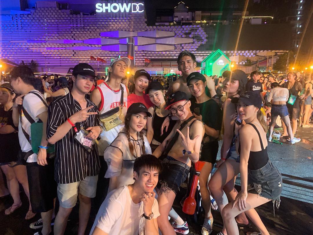 Dàn trai xinh gái đẹp hội tụ ở Songkran, nhìn thôi cũng biết lễ hội hot cỡ nào - Ảnh 13. Dàn trai xinh gái đẹp hội tụ ở Songkran, nhìn thôi cũng biết lễ hội hot cỡ nào - Ảnh 13.
