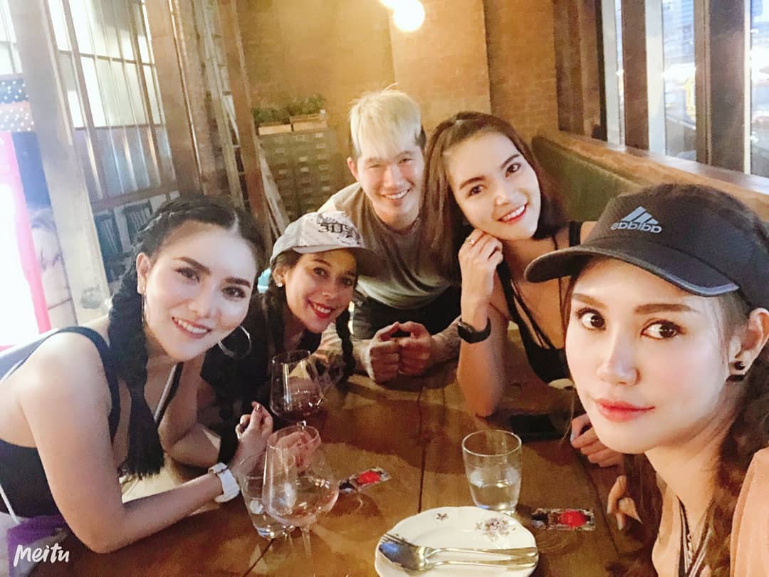 Dàn trai xinh gái đẹp hội tụ ở Songkran, nhìn thôi cũng biết lễ hội hot cỡ nào - Ảnh 12. Dàn trai xinh gái đẹp hội tụ ở Songkran, nhìn thôi cũng biết lễ hội hot cỡ nào - Ảnh 12.