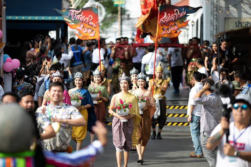 DÃ¢n tÃ¬nh nÃ¡o loáº¡n vá»i nhan sáº¯c cá»±c pháº©m cá»§a ná»¯ tháº§n Thungsa trong lá» Songkran 2019 táº¡i ThÃ¡i Lan - áº¢nh 13.