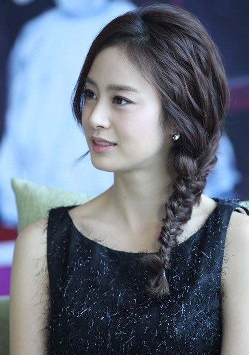 Vẻ đẹp của Kim Tae Hee: Từ nữ thần đại học đến biểu tượng nhan sắc, cả cái bóng phản chiếu trên tường cũng thừa sức gây sốt - Ảnh 15.