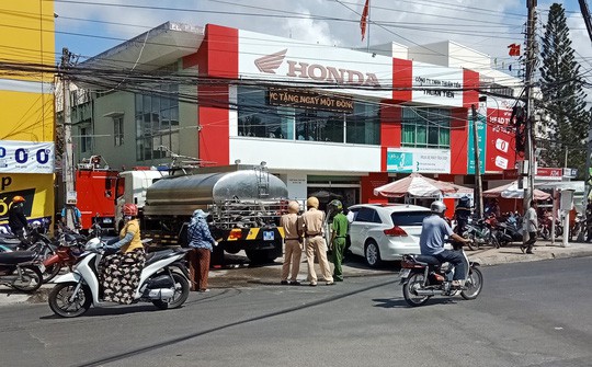 Bình Thuận: Cháy lớn, 1 phụ nữ tử vong - Ảnh 3. Bình Thuận: Cháy lớn, 1 phụ nữ tử vong - Ảnh 3.