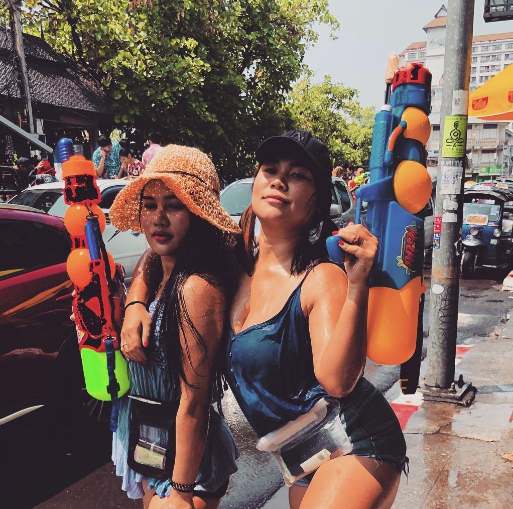 Dàn trai xinh gái đẹp hội tụ ở Songkran, nhìn thôi cũng biết lễ hội hot cỡ nào - Ảnh 10. Dàn trai xinh gái đẹp hội tụ ở Songkran, nhìn thôi cũng biết lễ hội hot cỡ nào - Ảnh 10.