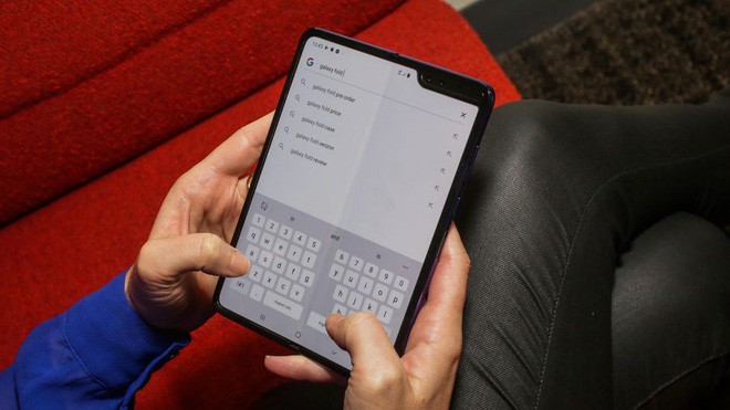 Hàng loạt phóng viên công nghệ đánh giá về Galaxy Fold: tích cực một cách đáng ngạc nhiên - Ảnh 1.