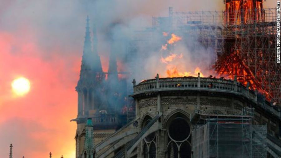 Trước khi sụp đổ một phần vì vụ cháy chấn động, Nhà thờ Đức Bà ở Paris từng là biểu tượng bình yên của cả nước Pháp - Ảnh 4. Trước khi sụp đổ một phần vì vụ cháy chấn động, Nhà thờ Đức Bà ở Paris từng là biểu tượng bình yên của cả nước Pháp - Ảnh 4.