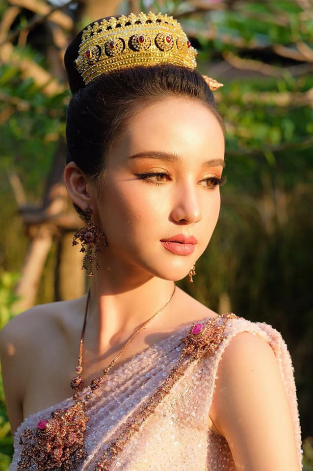 Yoshi diện quốc phục Thái, khoe vẻ ngoài tuyệt sắc xứng danh nữ thần tại Songkran 2019 - Ảnh 1.