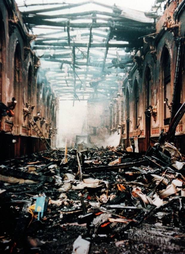4 công trình lịch sử tại châu Âu từng bị quỷ lửa tấn công như Nhà thờ Đức Bà Paris - Ảnh 4.
