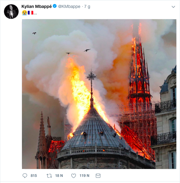 Hàng loạt ngôi sao bóng đá nuối tiếc vì nhà thờ Đức Bà, biểu tượng của thủ đô Paris bị lửa tàn phá - Ảnh 1.