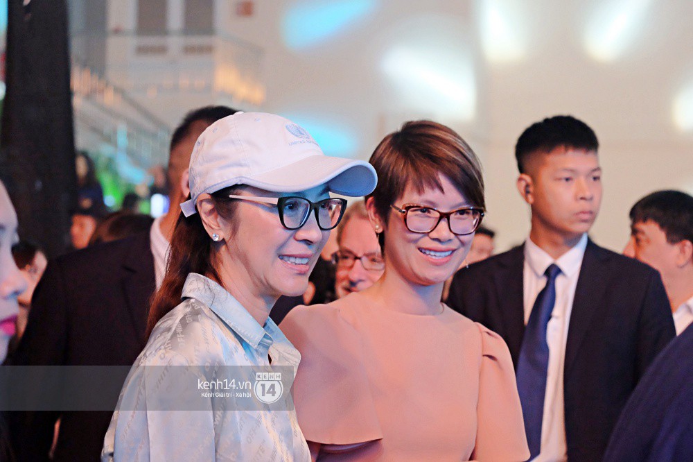 Nữ minh tinh Crazy Rich Asians Dương Tử Quỳnh xuất hiện rạng rỡ bên chồng, Min và Erik cực nhiệt tại sự kiện ở Hà Nội - Ảnh 1. Nữ minh tinh Crazy Rich Asians Dương Tử Quỳnh xuất hiện rạng rỡ bên chồng, Min và Erik cực nhiệt tại sự kiện ở Hà Nội - Ảnh 1.