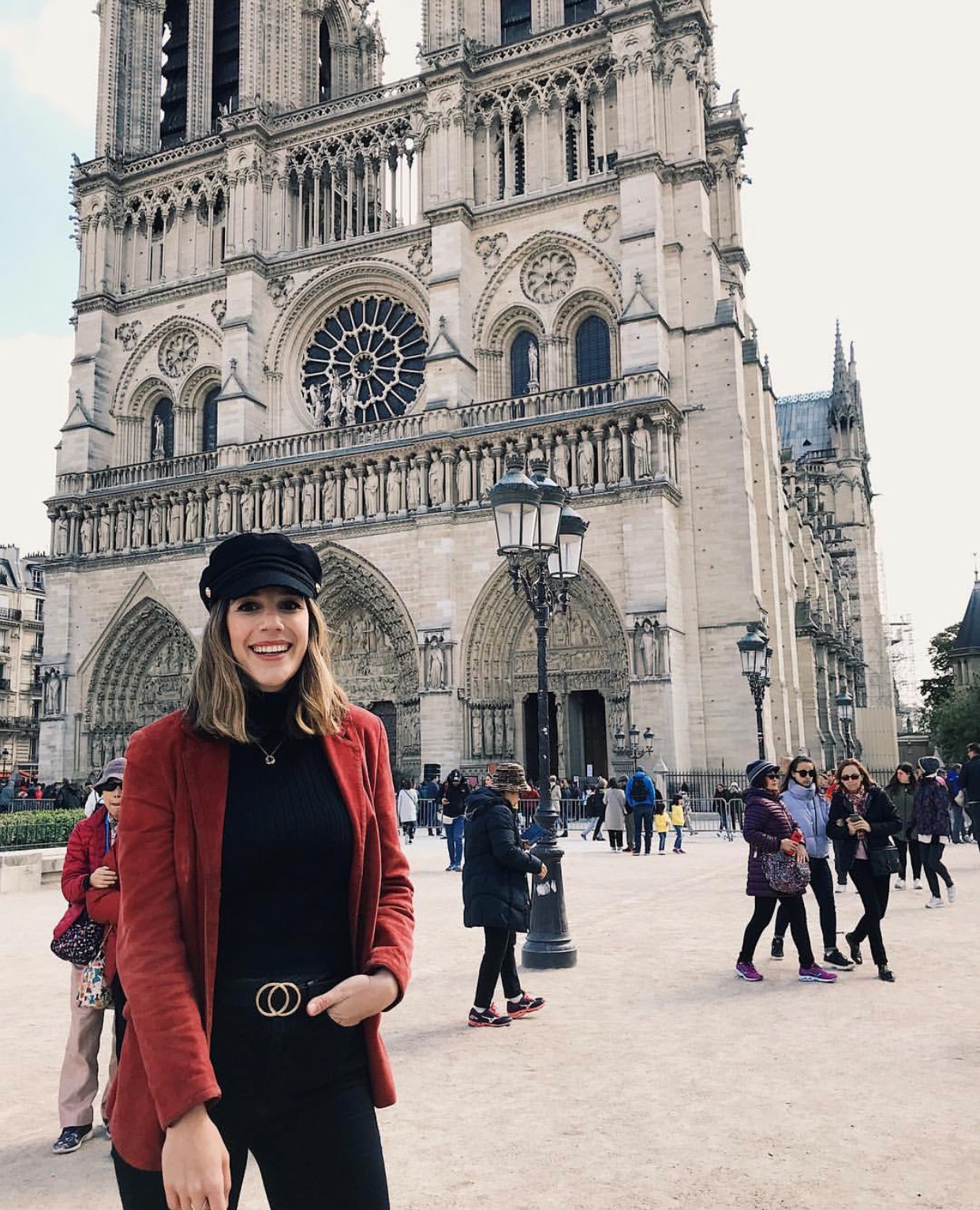 Trước khi sụp đổ một phần vì vụ cháy chấn động, Nhà thờ Đức Bà ở Paris từng là biểu tượng bình yên của cả nước Pháp - Ảnh 16. Trước khi sụp đổ một phần vì vụ cháy chấn động, Nhà thờ Đức Bà ở Paris từng là biểu tượng bình yên của cả nước Pháp - Ảnh 16.