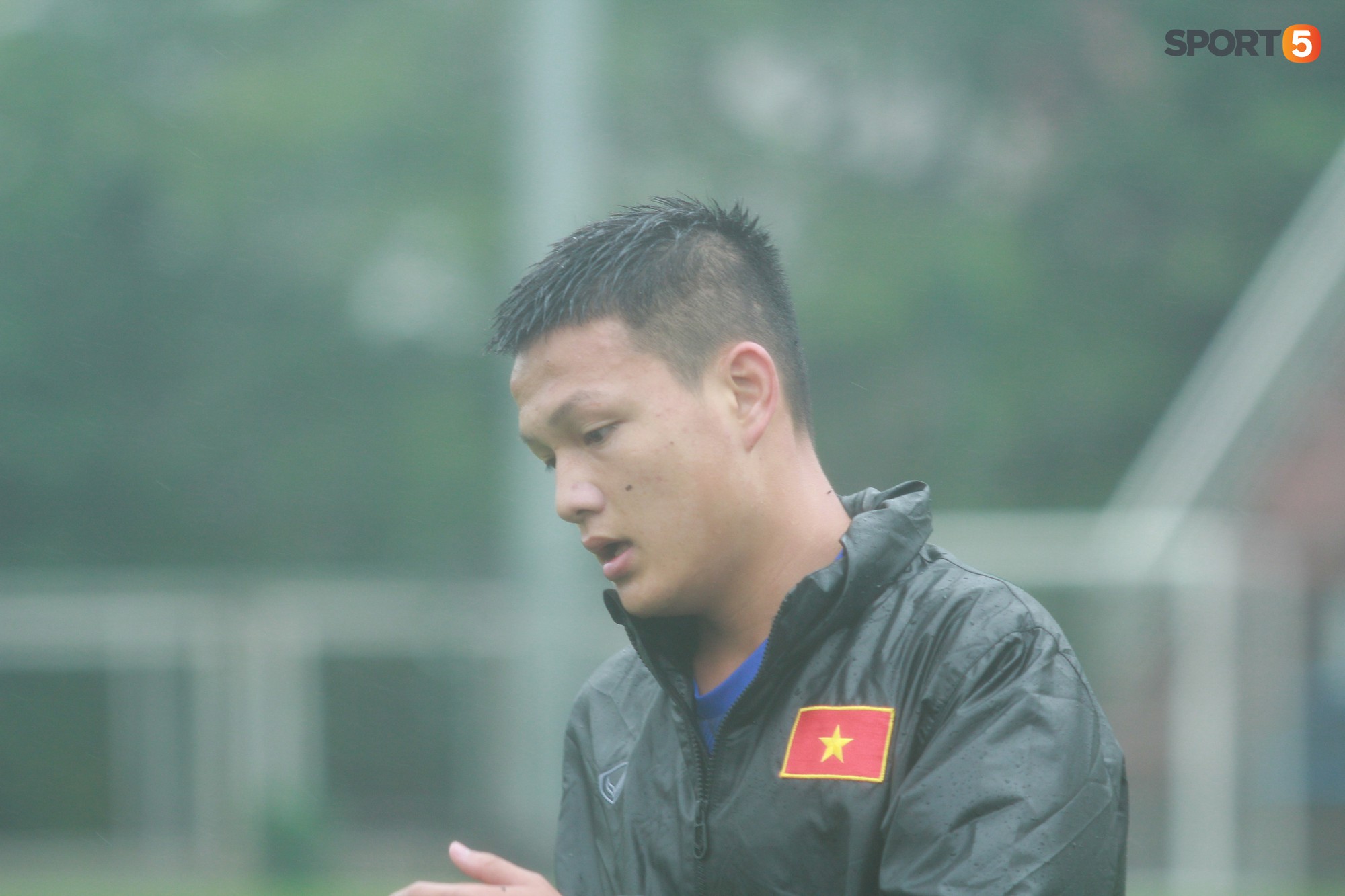 Cầu thủ U18 Việt Nam nhăn nhó vì những bài tập cực nặng của HLV Hoàng Anh Tuấn - Ảnh 12. Cầu thủ U18 Việt Nam nhăn nhó vì những bài tập cực nặng của HLV Hoàng Anh Tuấn - Ảnh 12.