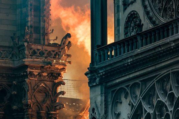 Nước mắt thằng Gù trên tháp chuông nhà thờ Đức Bà: Gần 1000 năm lịch sử, ai sẽ phục dựng lại cho nước Pháp và nhân loại? - Ảnh 3.