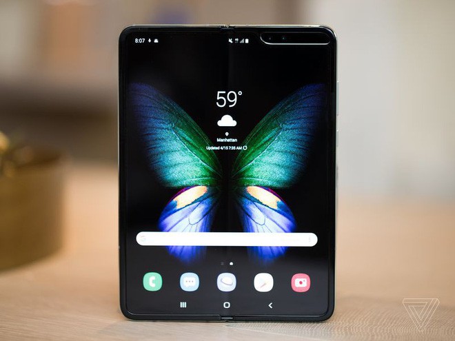 Trên tay Samsung Galaxy Fold: cầm nắm sướng tay, tiếng mở ra đóng vào nghe sướng tai và phần mềm thì tốt đáng ngạc nhiên - Ảnh 17.