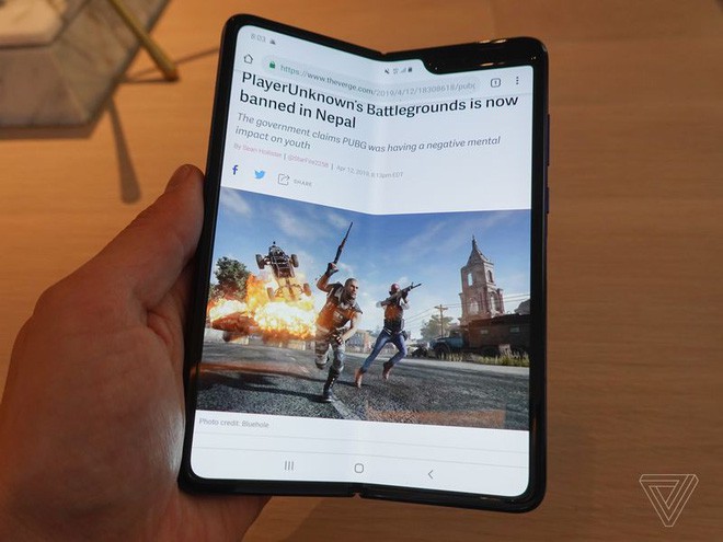 Trên tay Samsung Galaxy Fold: cầm nắm sướng tay, tiếng mở ra đóng vào nghe sướng tai và phần mềm thì tốt đáng ngạc nhiên - Ảnh 26.