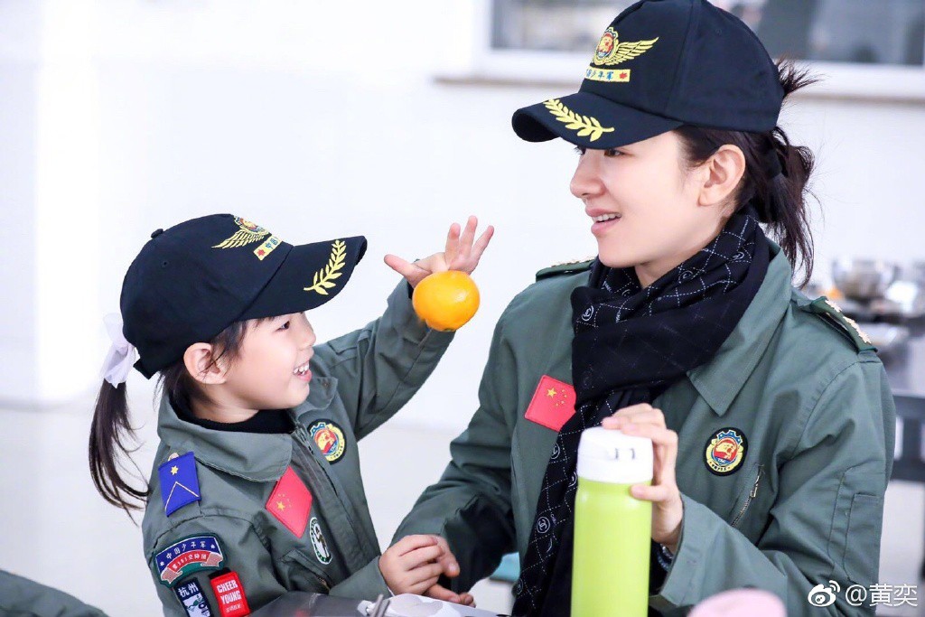 “Khuynh quốc khuynh thành” thời son trẻ, 6 đại mỹ nhân Trung lại thất bại khi lấy chồng xuất chúng: Ngoại tình gay cấn, bạo lực, tính kế - Ảnh 19. “Khuynh quốc khuynh thành” thời son trẻ, 6 đại mỹ nhân Trung lại thất bại khi lấy chồng xuất chúng: Ngoại tình gay cấn, bạo lực, tính kế - Ảnh 19.