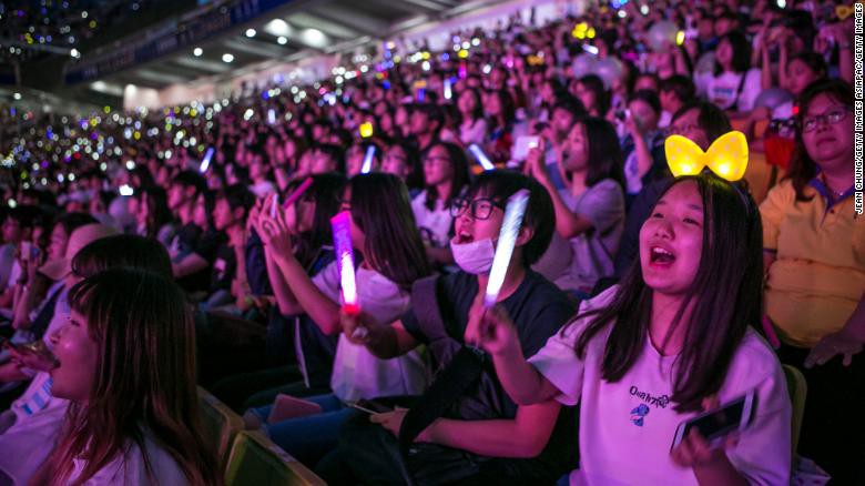 Hơn cả thi đại học, làm idol K-Pop khó đến nhường nào: 1 triệu người mơ ước thì số được debut chỉ là... - Ảnh 1. Hơn cả thi đại học, làm idol K-Pop khó đến nhường nào: 1 triệu người mơ ước thì số được debut chỉ là... - Ảnh 1.
