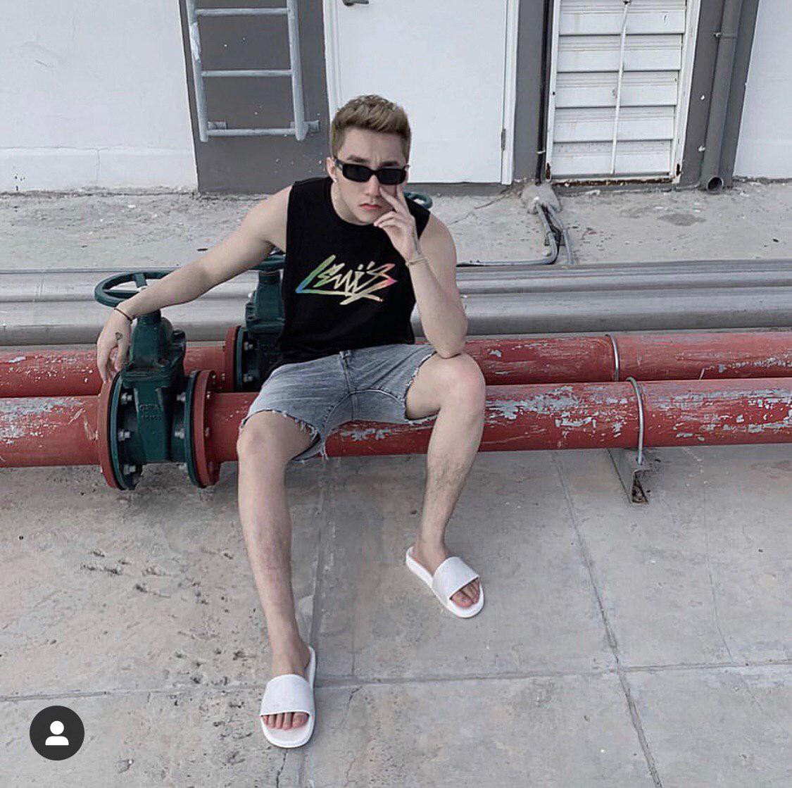 Sơn Tùng M-TP để lộ cơ bắp săn chắc sau thời gian dài miệt mài tập gym - Ảnh 1. Sơn Tùng M-TP để lộ cơ bắp săn chắc sau thời gian dài miệt mài tập gym - Ảnh 1.