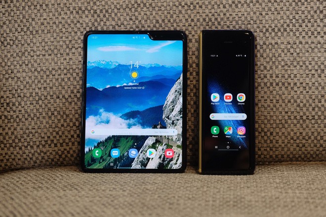 Smartphone màn hình gập Samsung Galaxy Fold cháy hàng trong đợt mở bán đầu tiên - Ảnh 1.