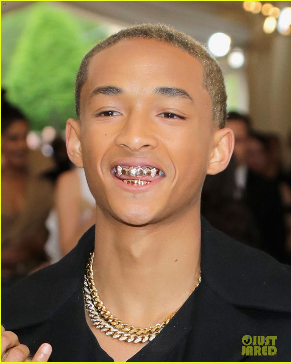 jaden-smith-dreadlocks-met-gala-2017-02-1555493323960212013183.jpg
