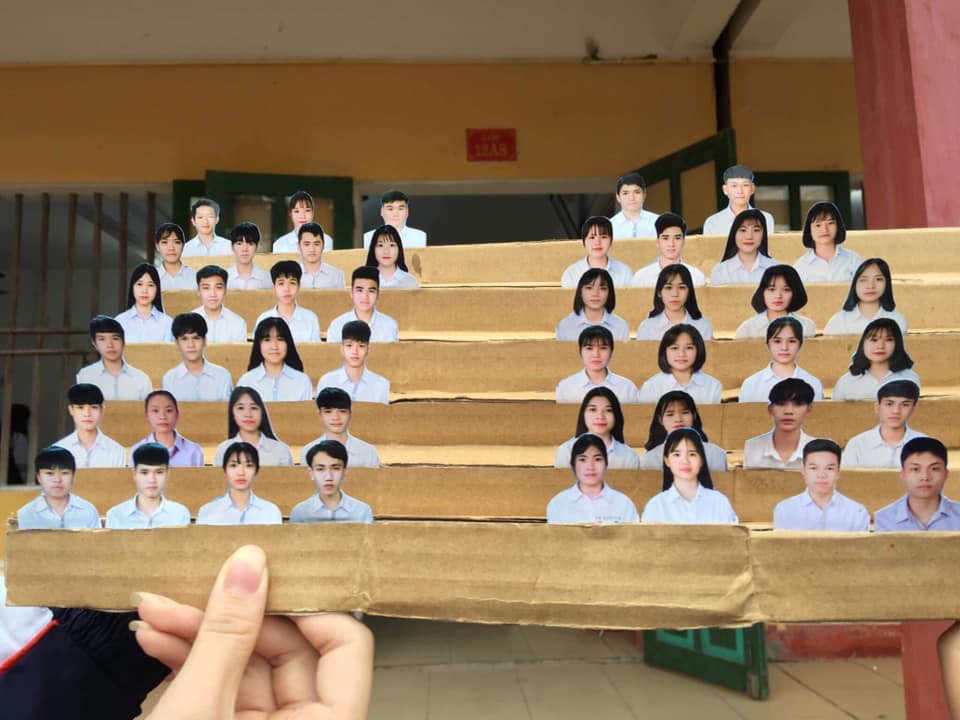 Sơ đồ lớp in trên giấy xưa rồi, giờ phải có hẳn mô hình dán ảnh từng thành viên mới chất! - Ảnh 2. Sơ đồ lớp in trên giấy xưa rồi, giờ phải có hẳn mô hình dán ảnh từng thành viên mới chất! - Ảnh 2.