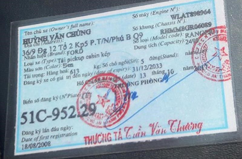 Tài xế dùng rìu chém người, ép ngã 2 cảnh sát giao thông - Ảnh 5. Tài xế dùng rìu chém người, ép ngã 2 cảnh sát giao thông - Ảnh 5.