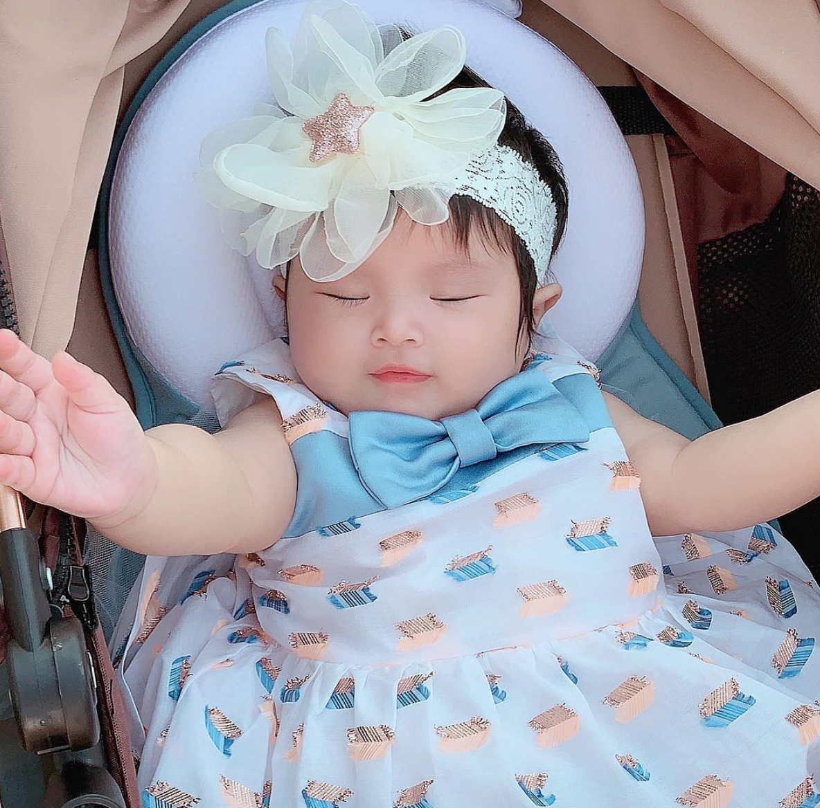 Muôn kiểu tỏ tình của sao Vbiz: Người cướp sóng truyền hình, người lên tận đỉnh núi nói lời trăm năm - Ảnh 7. Muôn kiểu tỏ tình của sao Vbiz: Người cướp sóng truyền hình, người lên tận đỉnh núi nói lời trăm năm - Ảnh 7.