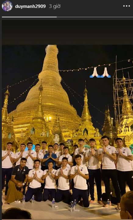 Quang Hải và các đồng đội thăm ngôi chùa dát 90 tấn vàng tại Myanmar - Ảnh 2.